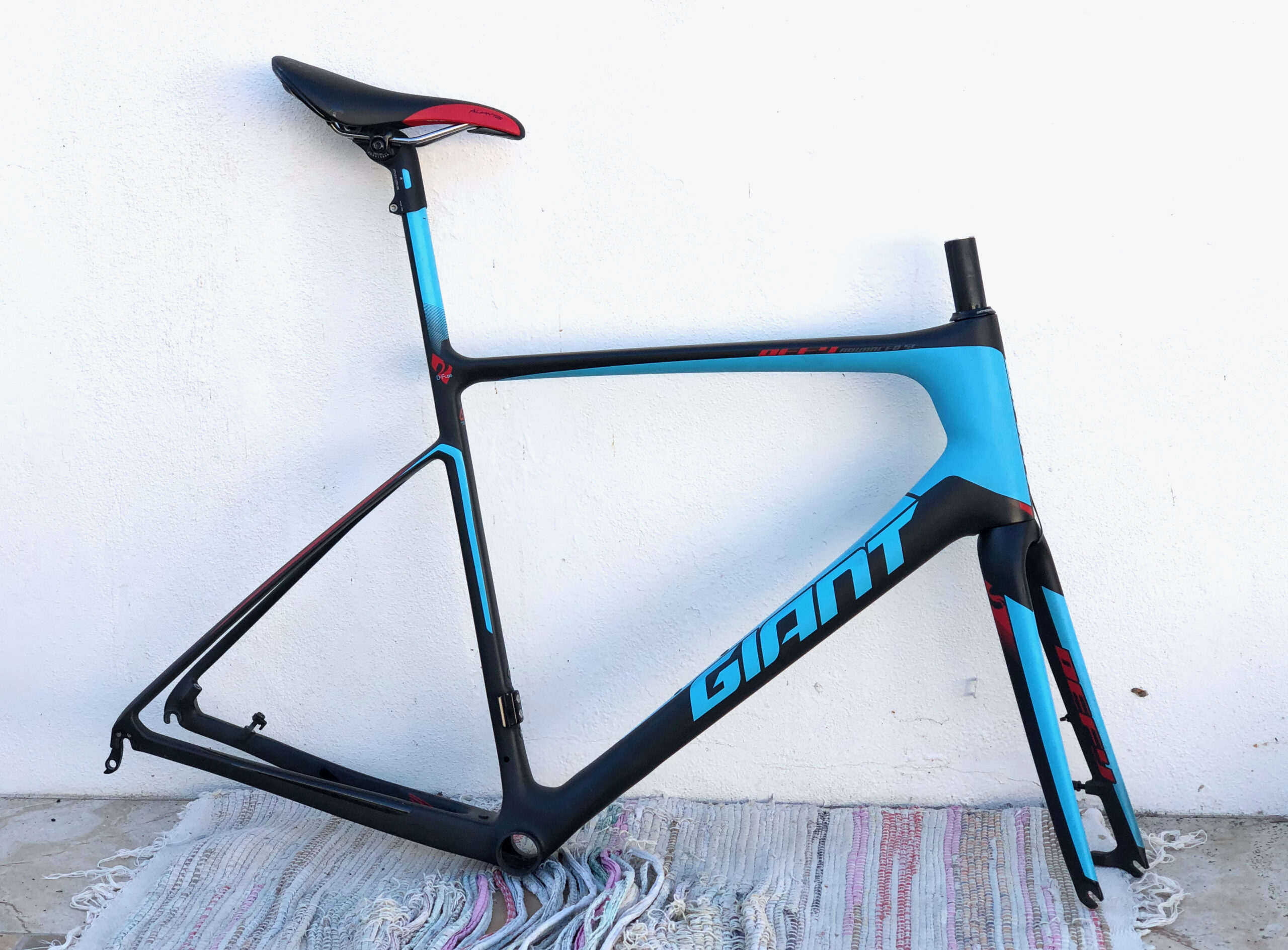 giant defy advanced carbon road bike