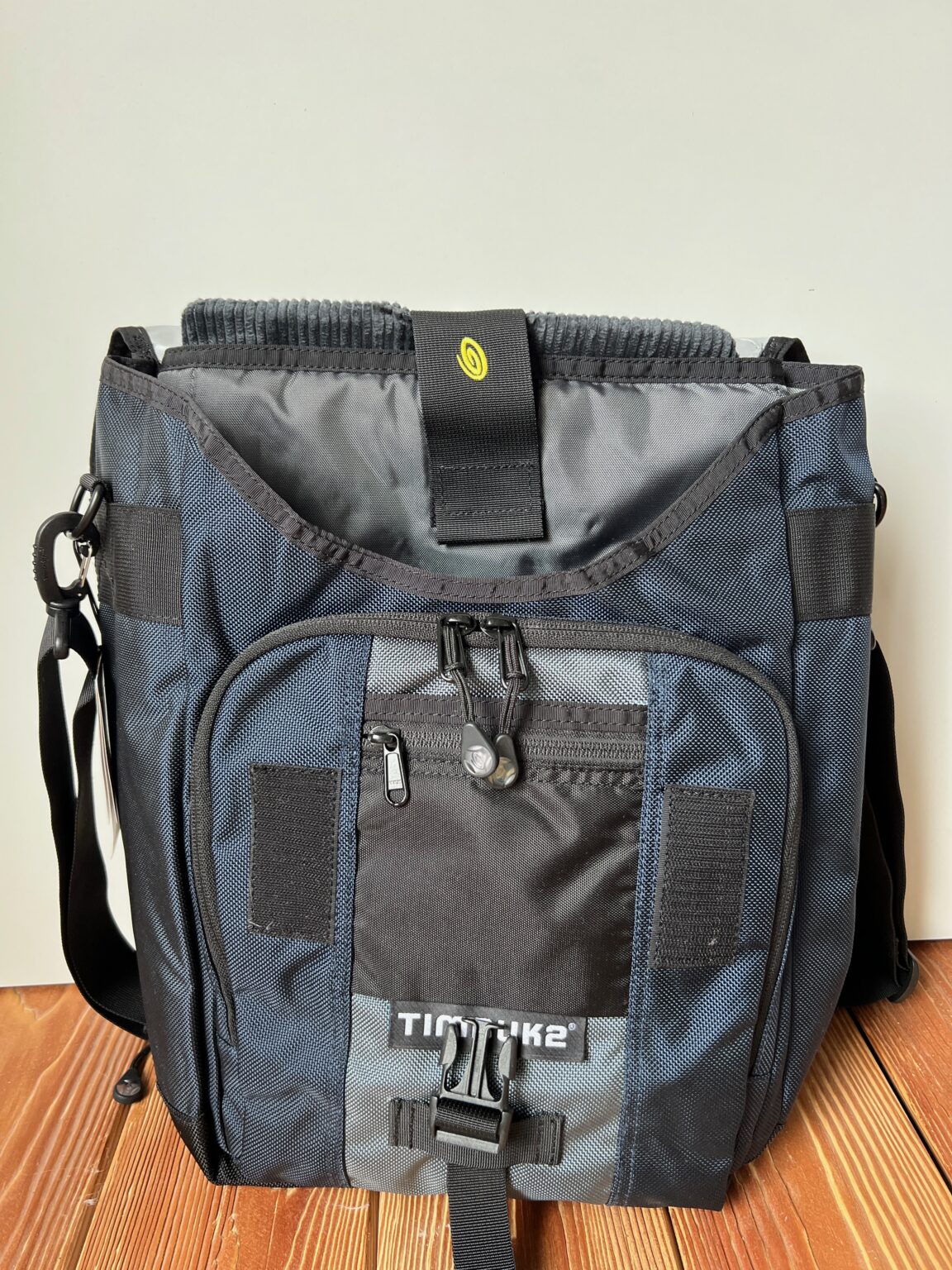 Timbuk2 Vertical Blogger Padded Laptop Messenger Bag Navy Gray | Bikeraider